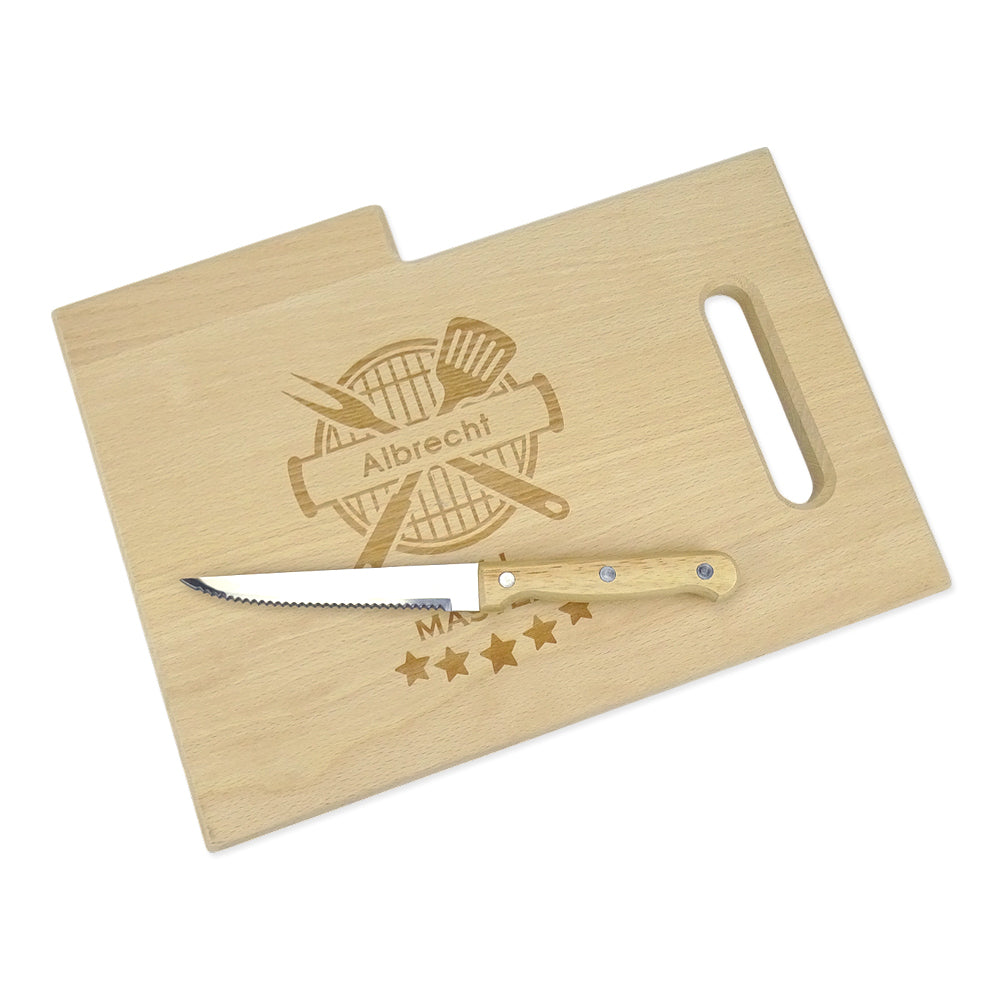 Schneidebrett aus Holz mit Messer